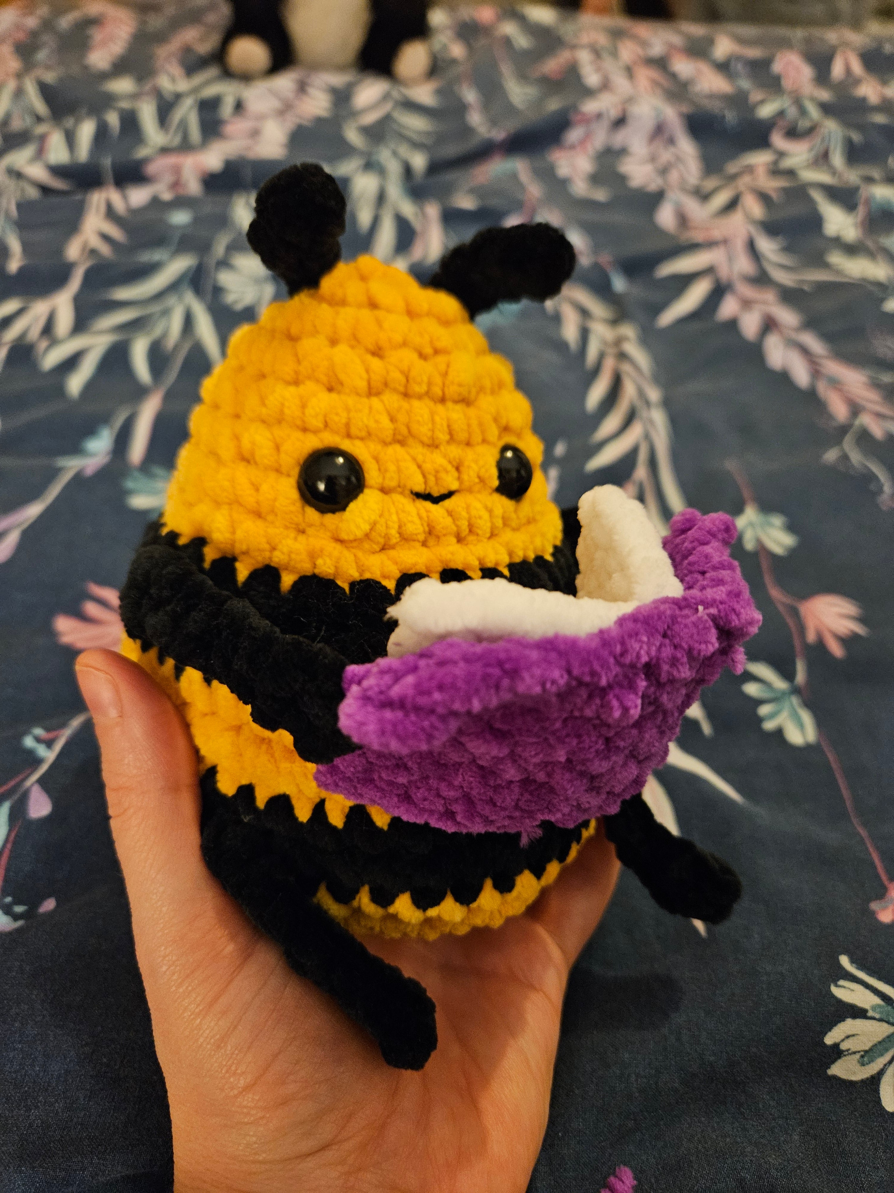 Reading Bee Crochet Plush – Hand‑Made Plush Toy, Cute Bee Soft Toy